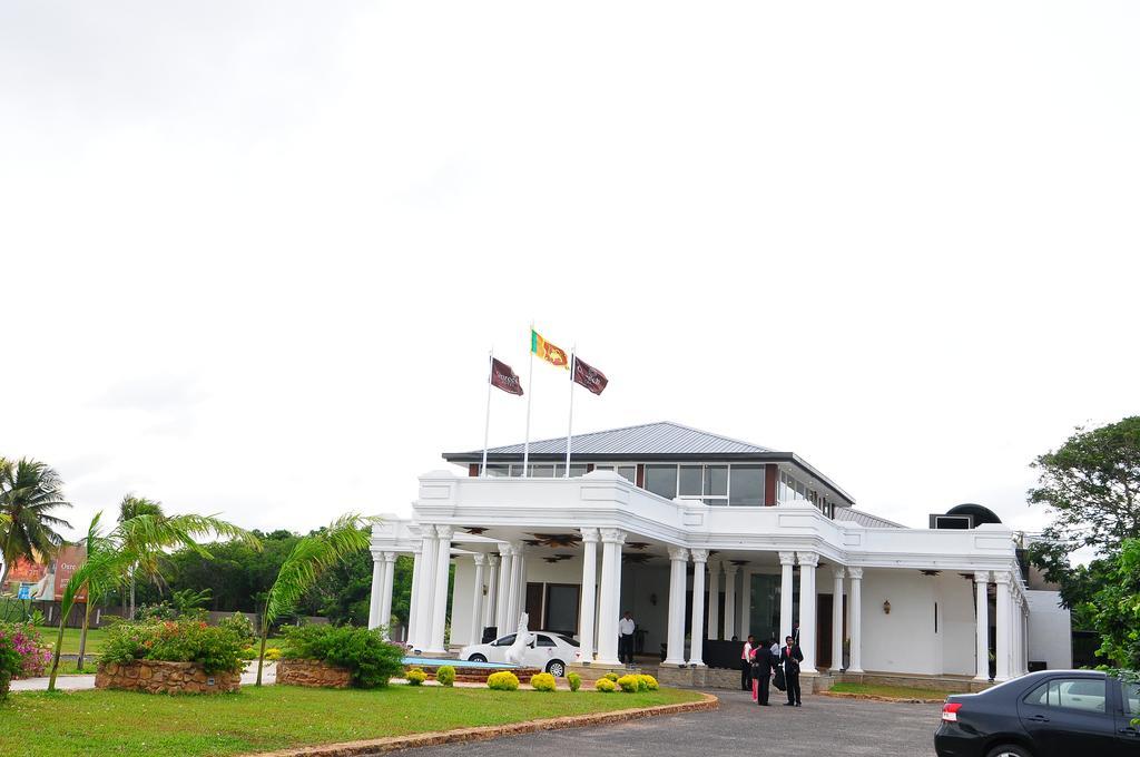 Onreech Hotel Seeduwa Exterior foto