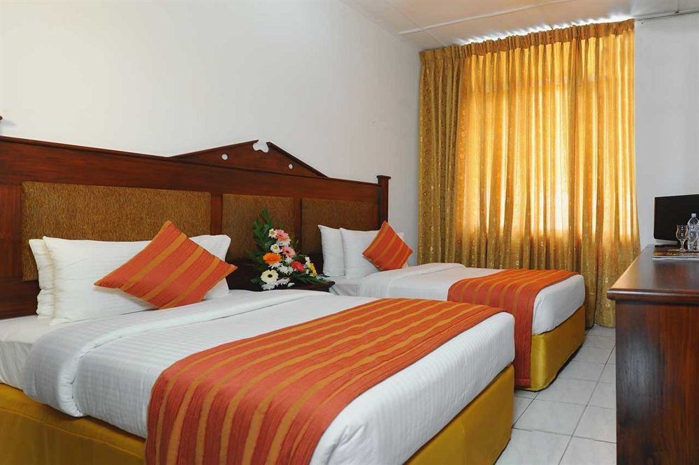 Onreech Hotel Seeduwa Exterior foto